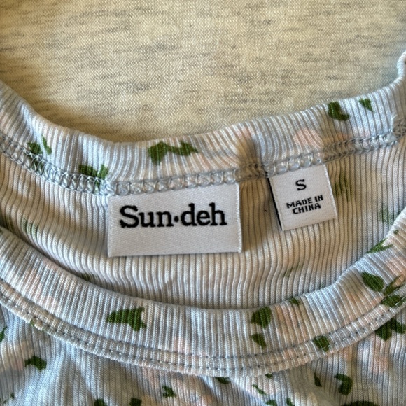 Aritzia Sundeh Floral Tanktop - Picture 2 of 3